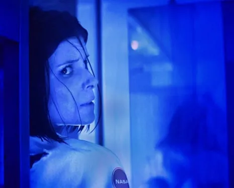 The Astronaut Review: Tense Moments and Levitating Eggs in a High-End Setting